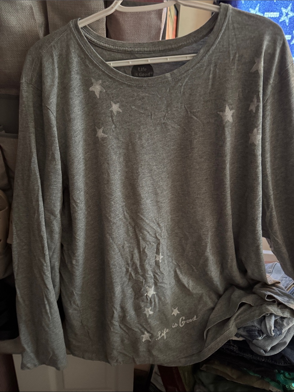 Life Is Good Women's Gray Star Accent Scoop Neck Pullover